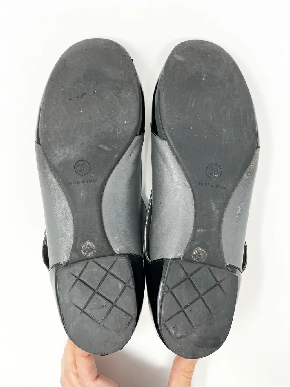 Chanel Mary Jane Janes Ballet Flats Black Gray Cap Toe Two Tone CC Logo 39.5 9.5